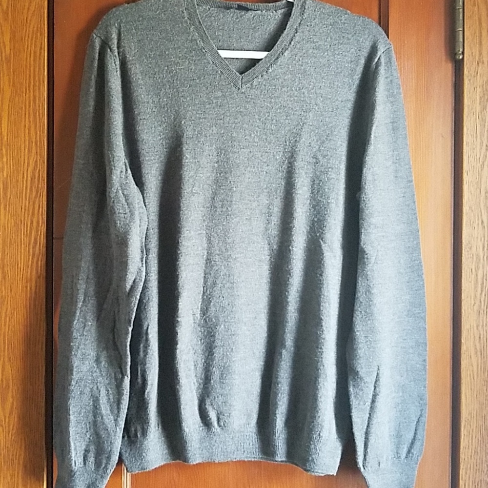 Gap mens V neck sweater